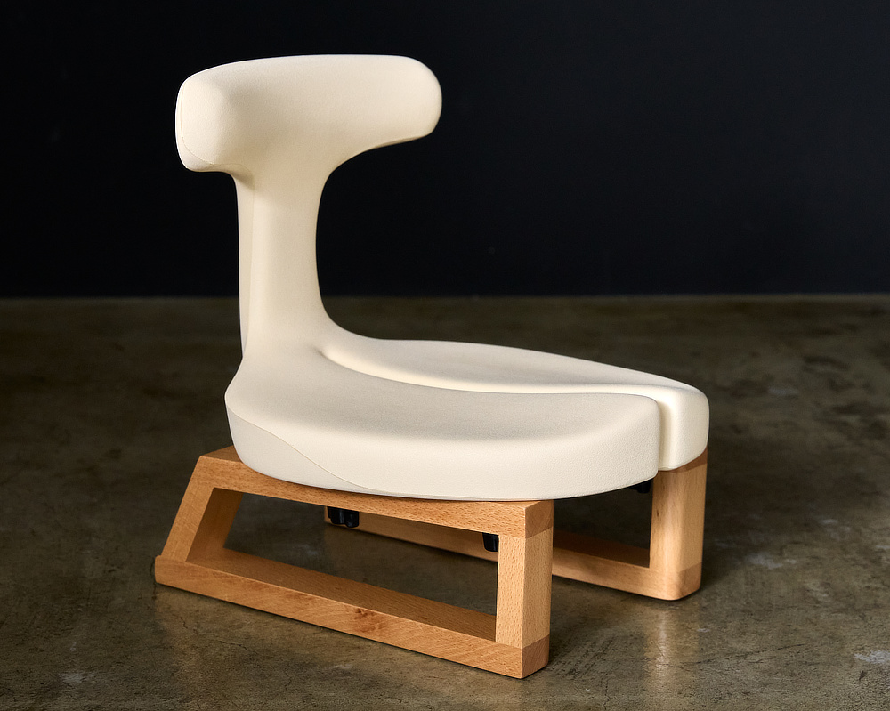 オプション／あぐらイス脚部》「メディカルシート」に取り付けて