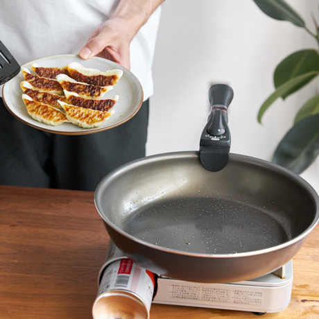 SURUTTO 26cmフライパン 単品》200万回の耐摩耗性試験をクリアした