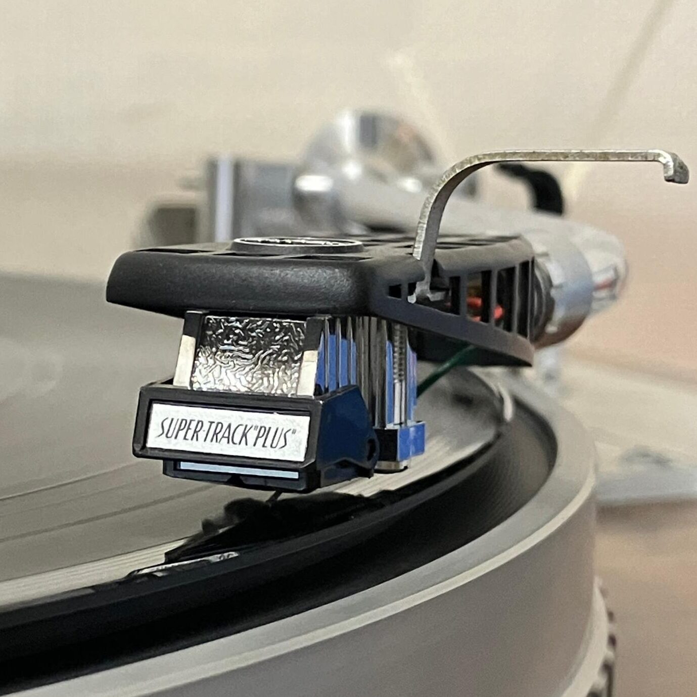 レコード針とは？SHUREのおすすめ交換針やカートリッジをレビュー