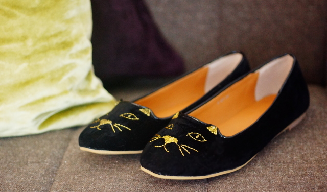 ひとめぼれ！猫柄パンプス ニャンプスを履いています | 35-45 WOMAN_