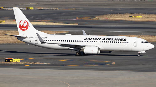 JA329J Japan Airlines Boeing 737-800 | Planespotters.net