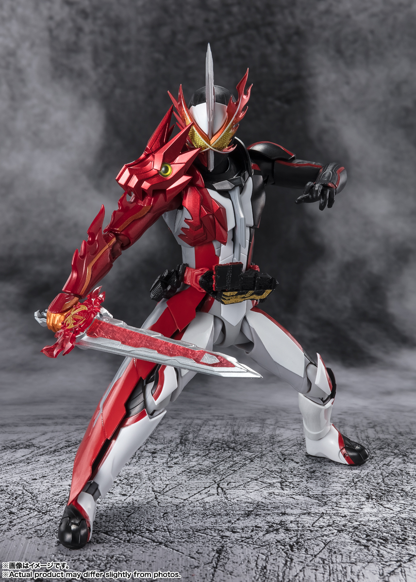 S.H.Figuarts 仮面ライダーセイバー ブレイブドラゴン ‑Metallic Color