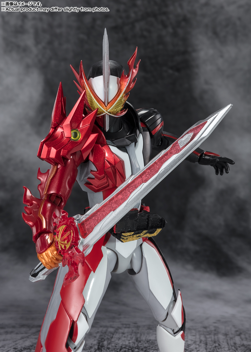 S.H.Figuarts 仮面ライダーセイバー ブレイブドラゴン ‑Metallic Color