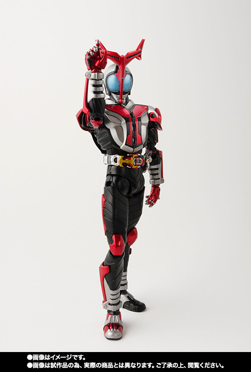 S.H.Figuarts（真骨彫製法） 仮面ライダーカブト ハイパーフォーム