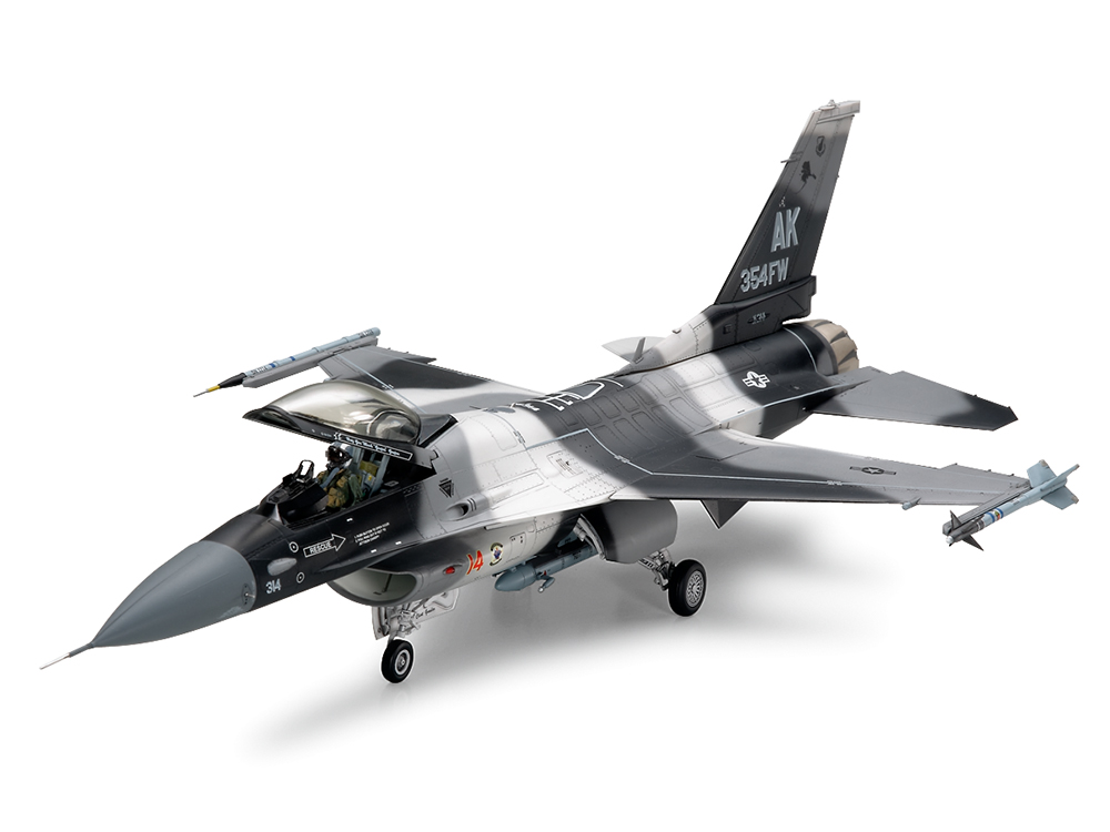 1/48 F-16C/N 「アグレッサー/アドバーサリー」: スケールモデル