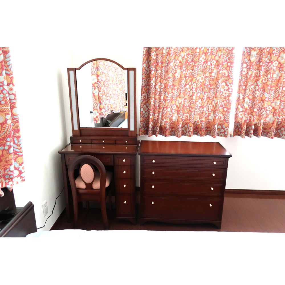 アンティークカントリー調のドレッサーとチェスト800 - 鏡台