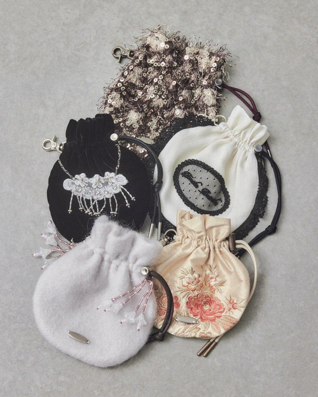 タナカダイスケ|flower embroidery mini kinchaku bag – tanakadaisuke