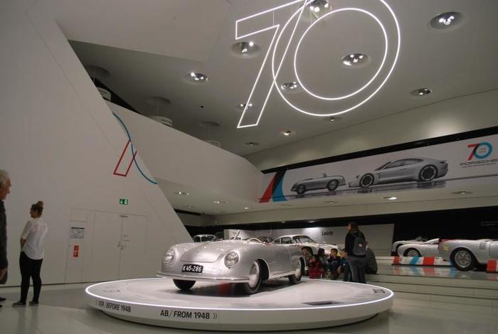 ドイツ】憧れのポルシェ博物館を初訪問！ポルシェ好きにはたまらない