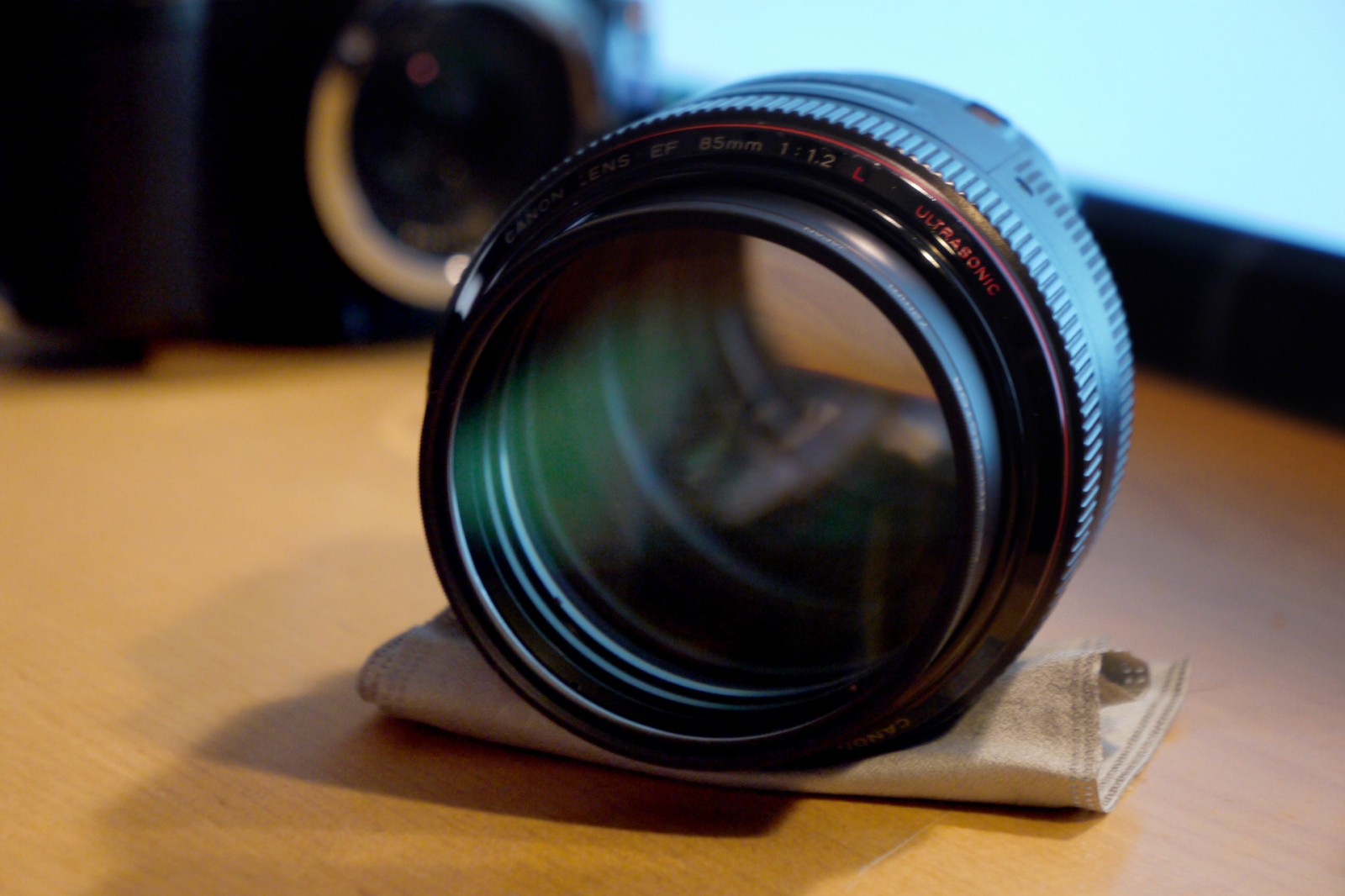 大口径中望遠単焦点レンズ Canon EF85mm F1.2L USM: thp_blog