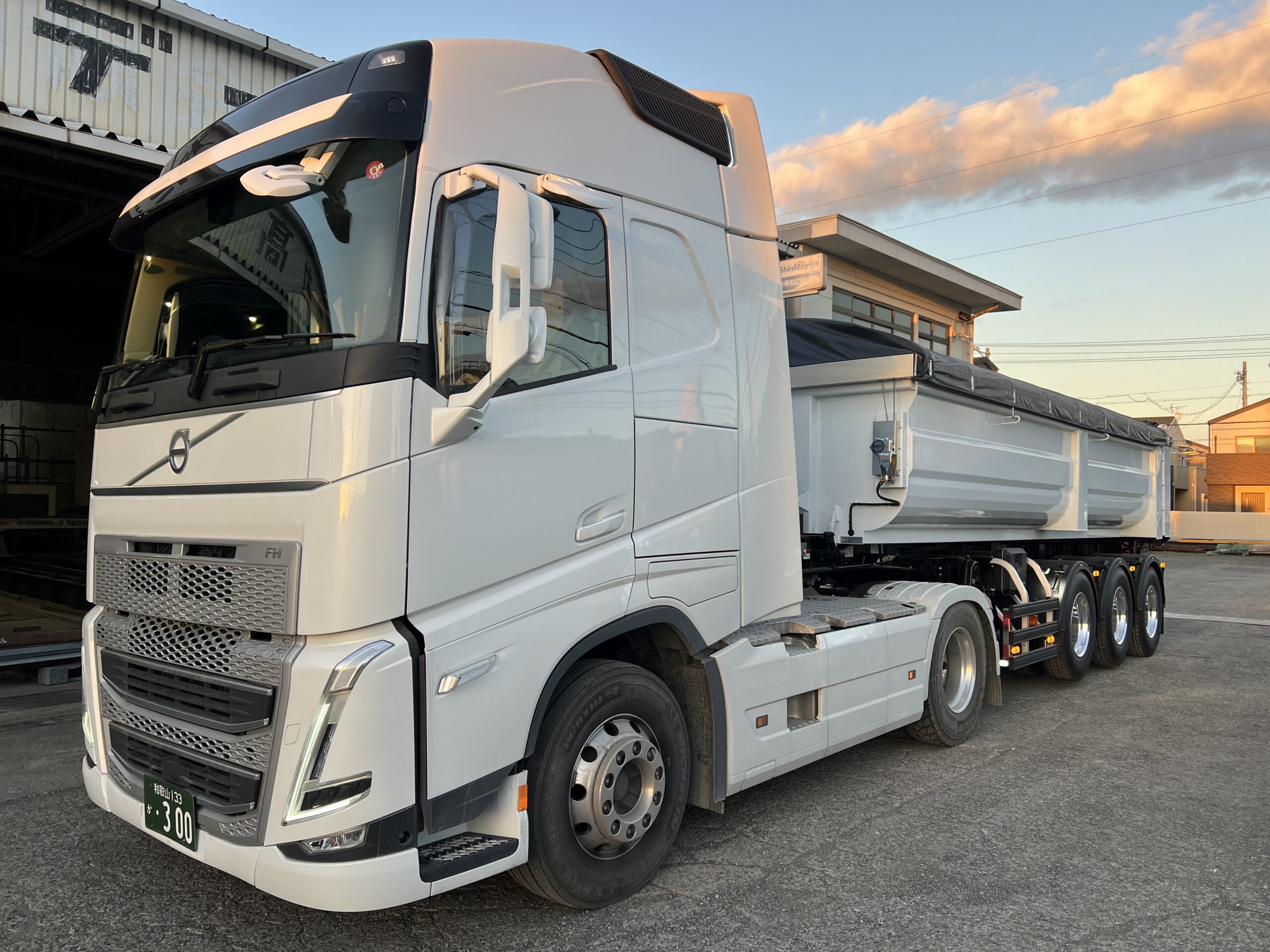 HARDOX® 土砂運搬用トレーラダンプ 18㎥ | 高橋ボデー