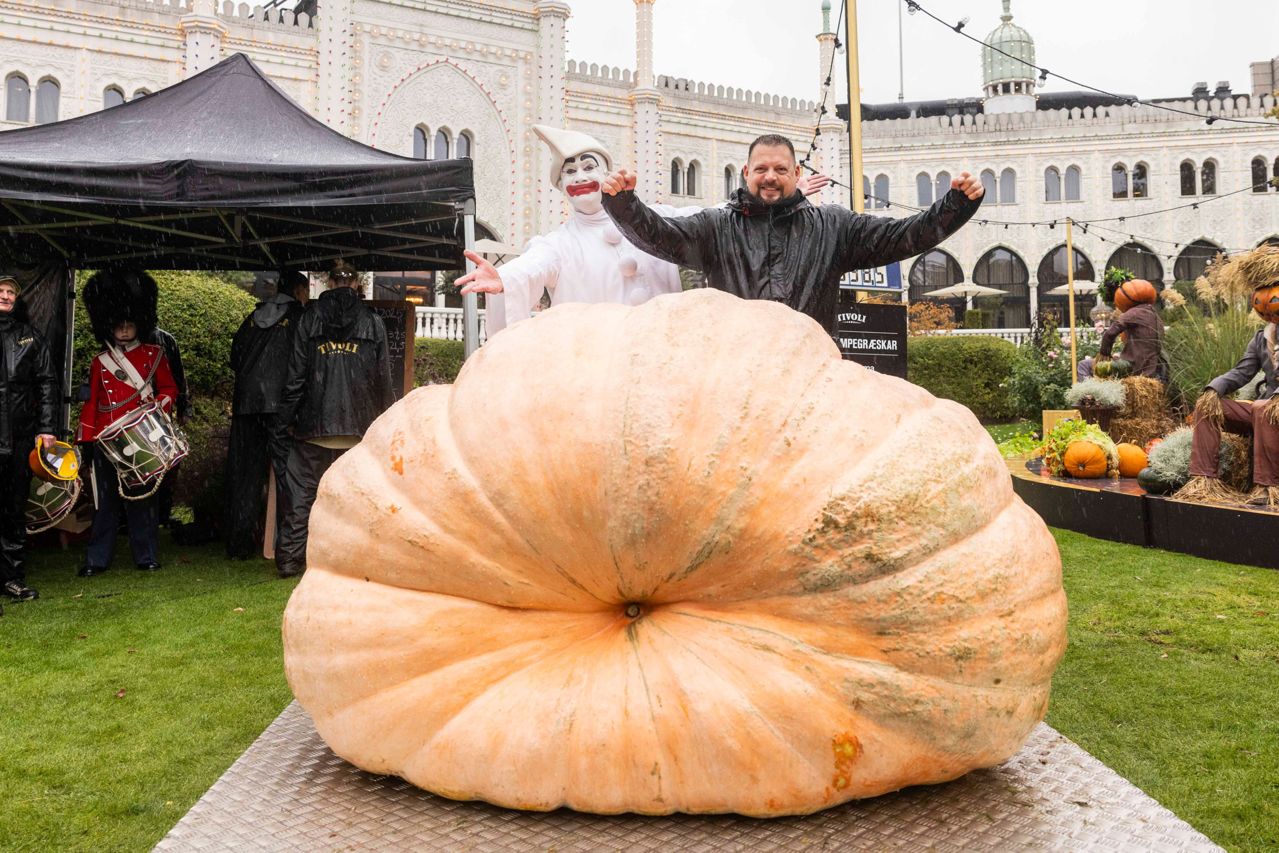 Good Gourd! 2,000 pound pumpkin crowned as champion