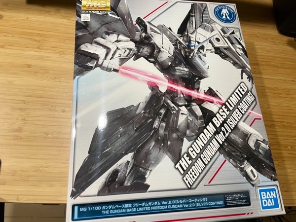 MG 1/100 フリーダムガンダム Ver.2.0[シルバーコーティング] - 趣向びより