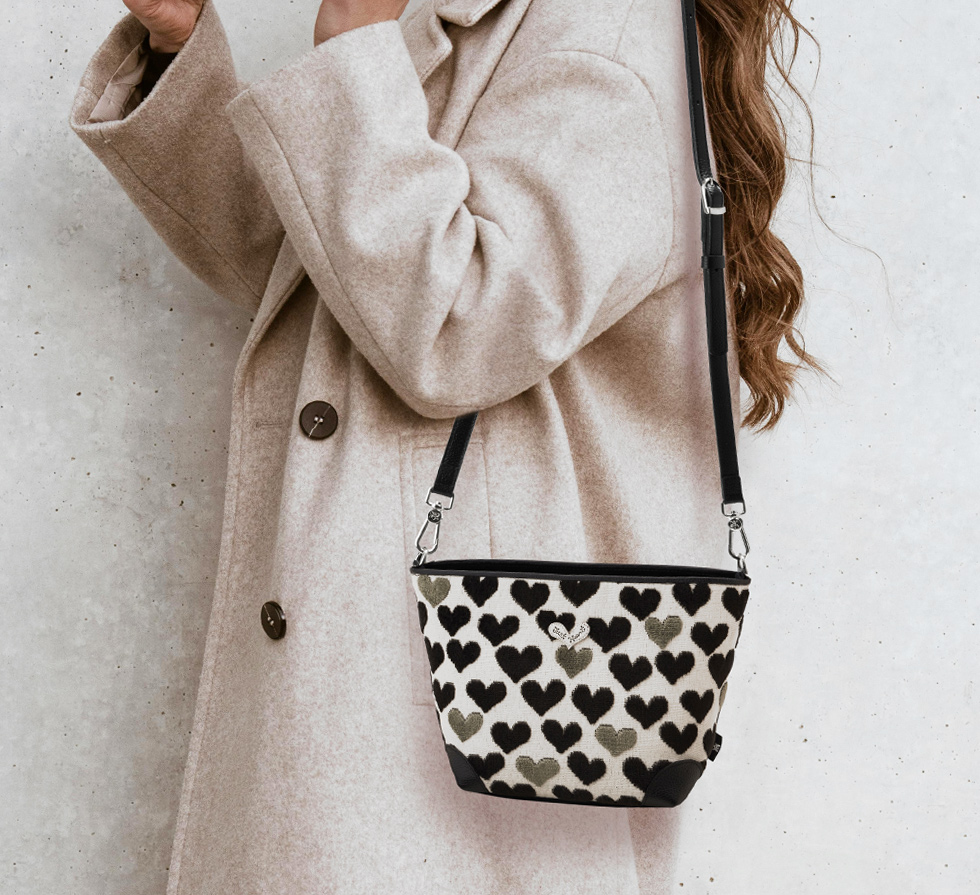 パンチ ショルダーバッグ（ブラック） / Think Bee! 『公式』 | Think