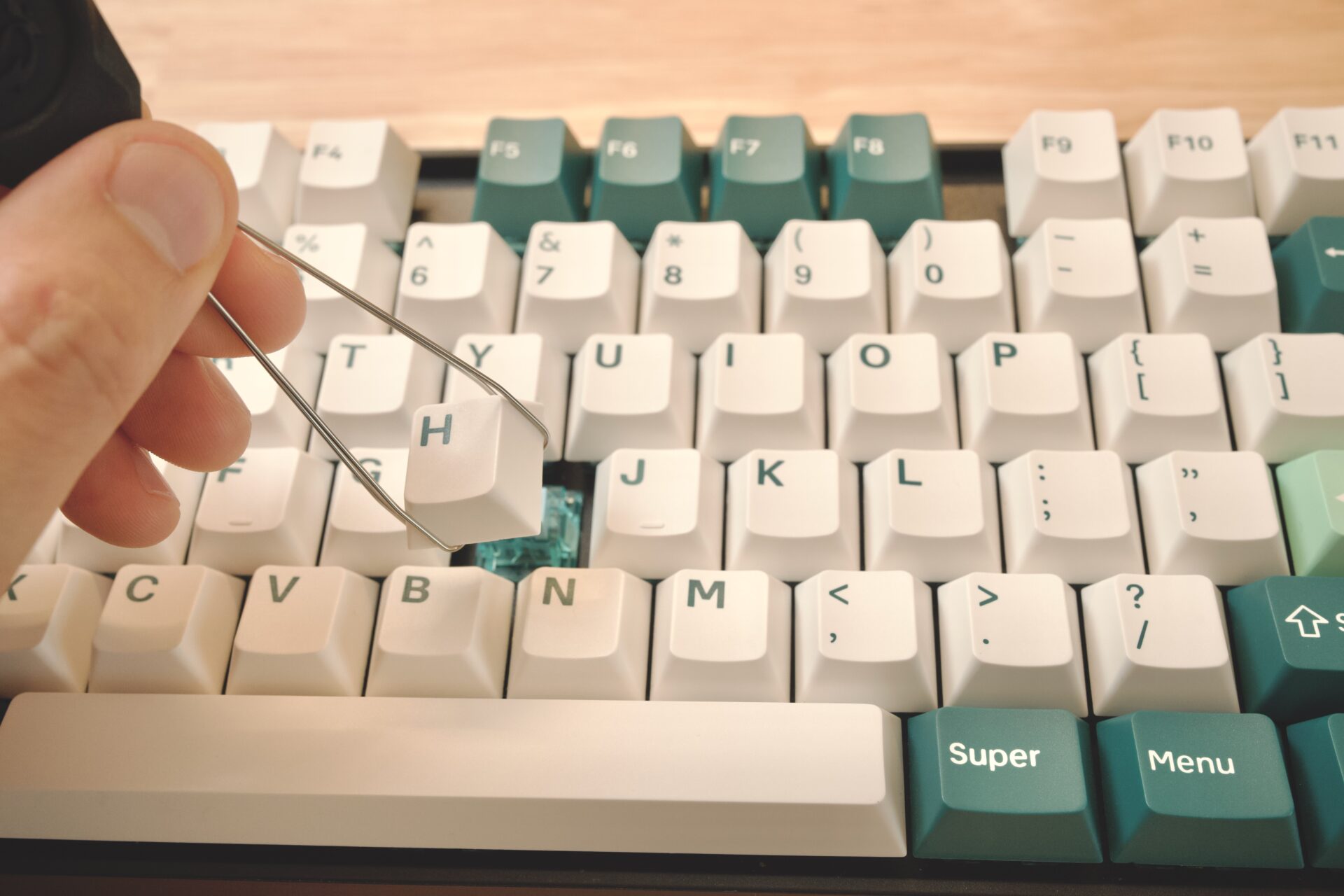 初心者向け！メカニカルキーボードのスイッチ交換のやり方 | Tech Neighbor