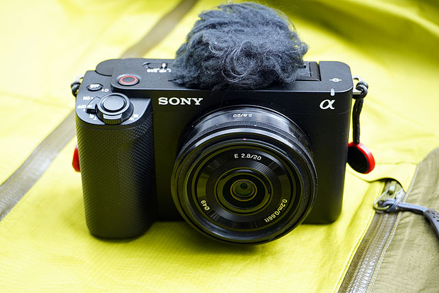 レポート】フルサイズVlogcam『ZV-E1』で使うAPS-Cレンズの話 - ソニー