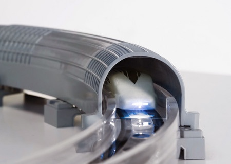 世界初！本当に磁力で浮上・走行する模型 タカラトミー「リニア