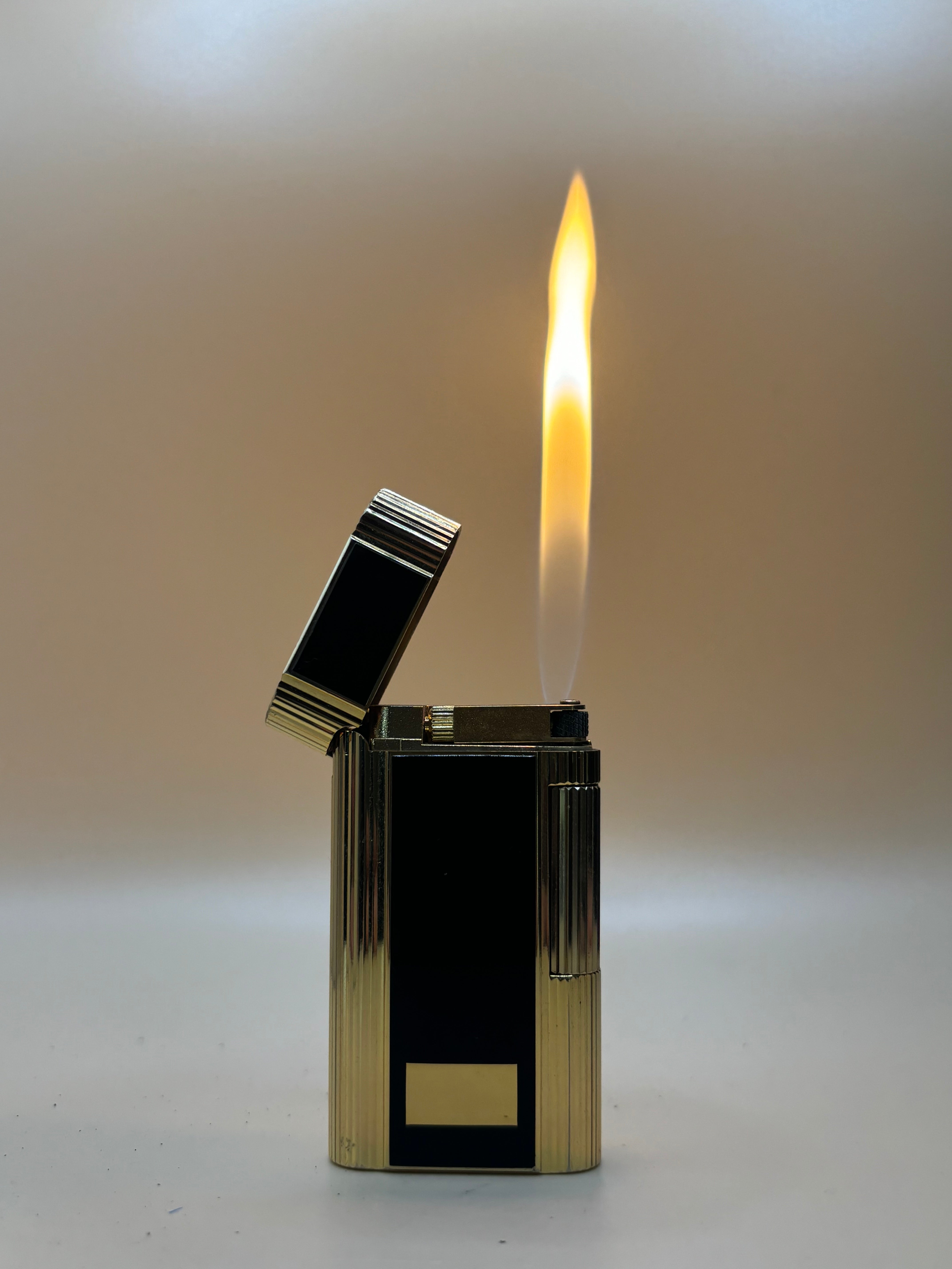 1980's Zippo Contempo – Timeless Spark