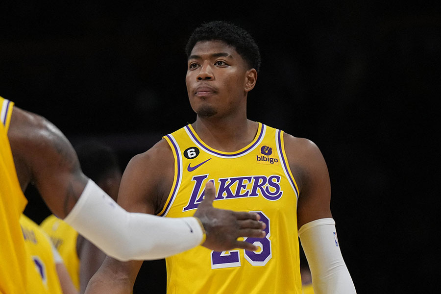 ルイのレイカーズユニはどこで買えるんだ」 八村塁の堂々デビューを米