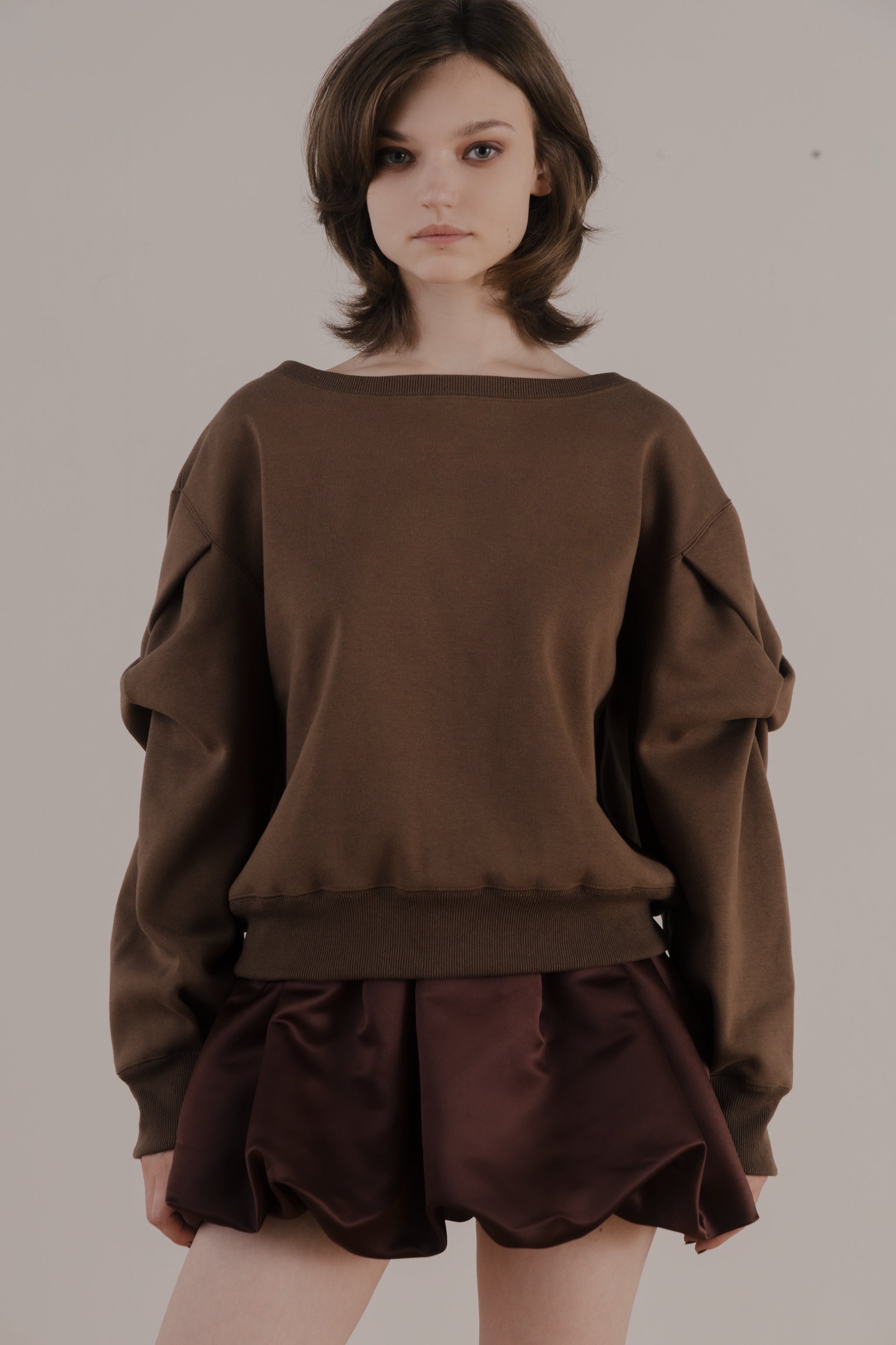 Opern Off-shoulder Sweat – THE TOÉ