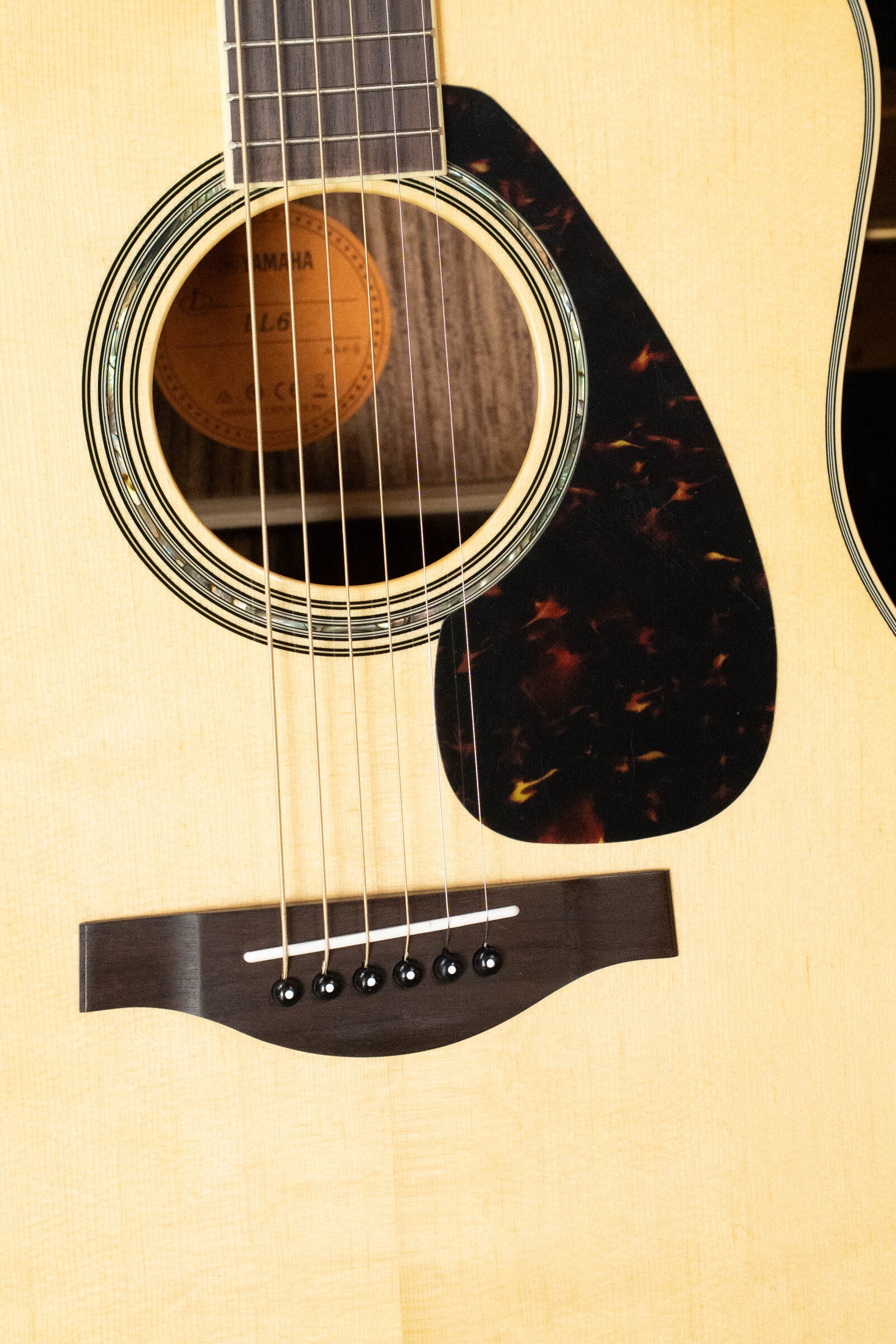 Yamaha LL6 Natural ARE Engelmann/Rosewood Dreadnought Guitar w/SRT Pie