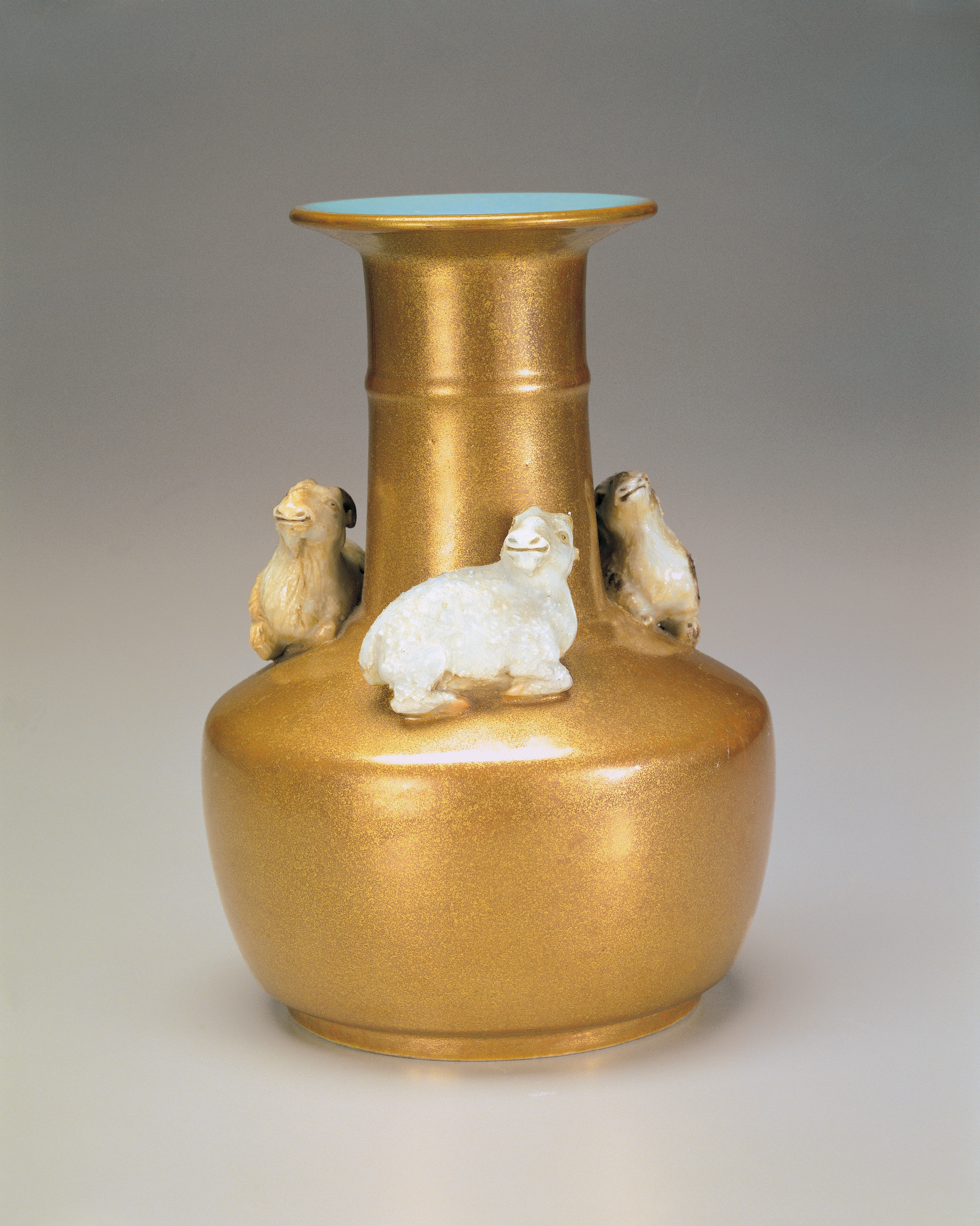 国立故宮博物院 3D文物鑑賞-3D文物-清 乾隆 金彩三羊開泰瓶