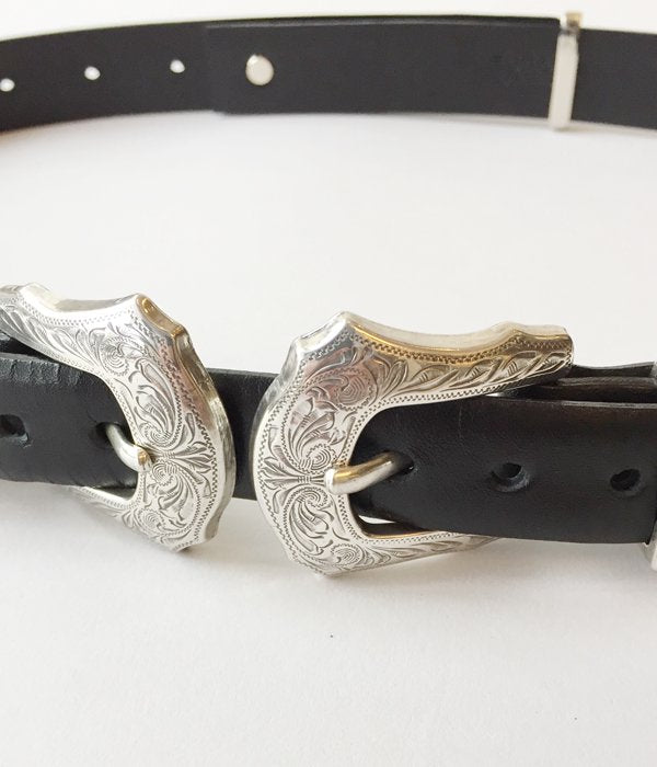 TOGA PULLA/METAL BUCKLE LEATHER BELT (BLACK)