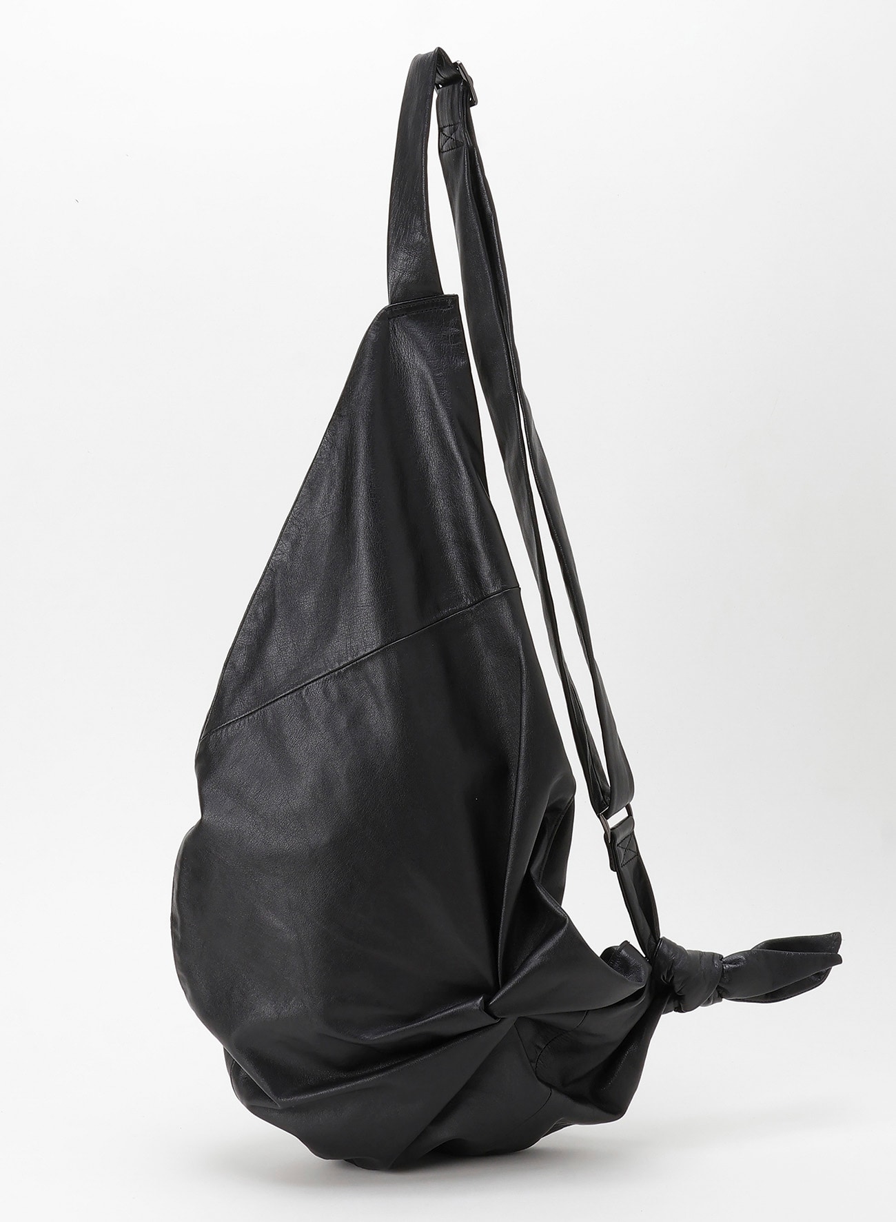 PLUCK SLING BAG【3/6 12:00 Release】(FREE SIZE Black): discord