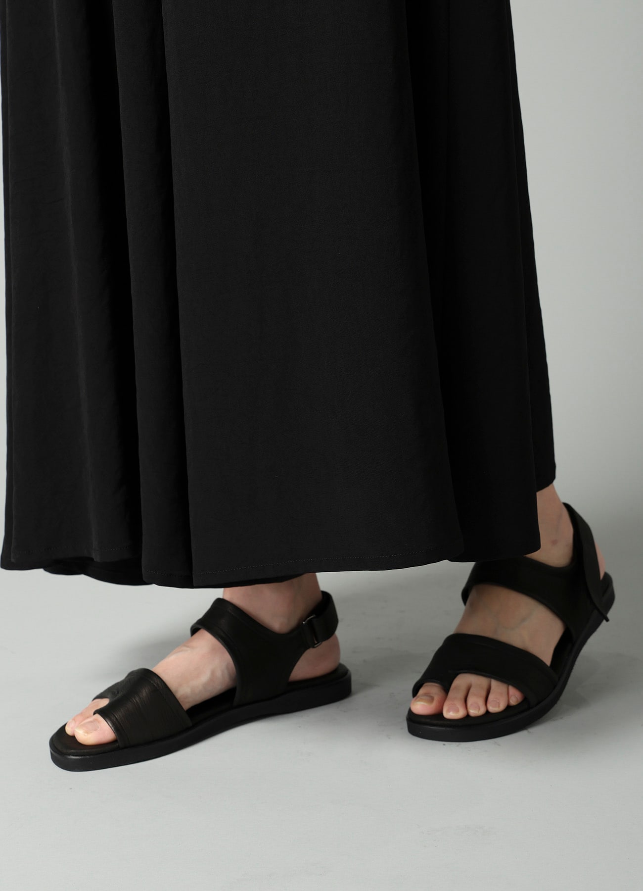 MATT OIL CALF BACK STRAP SANDALS(24.5 Black): Yohji Yamamoto｜THE