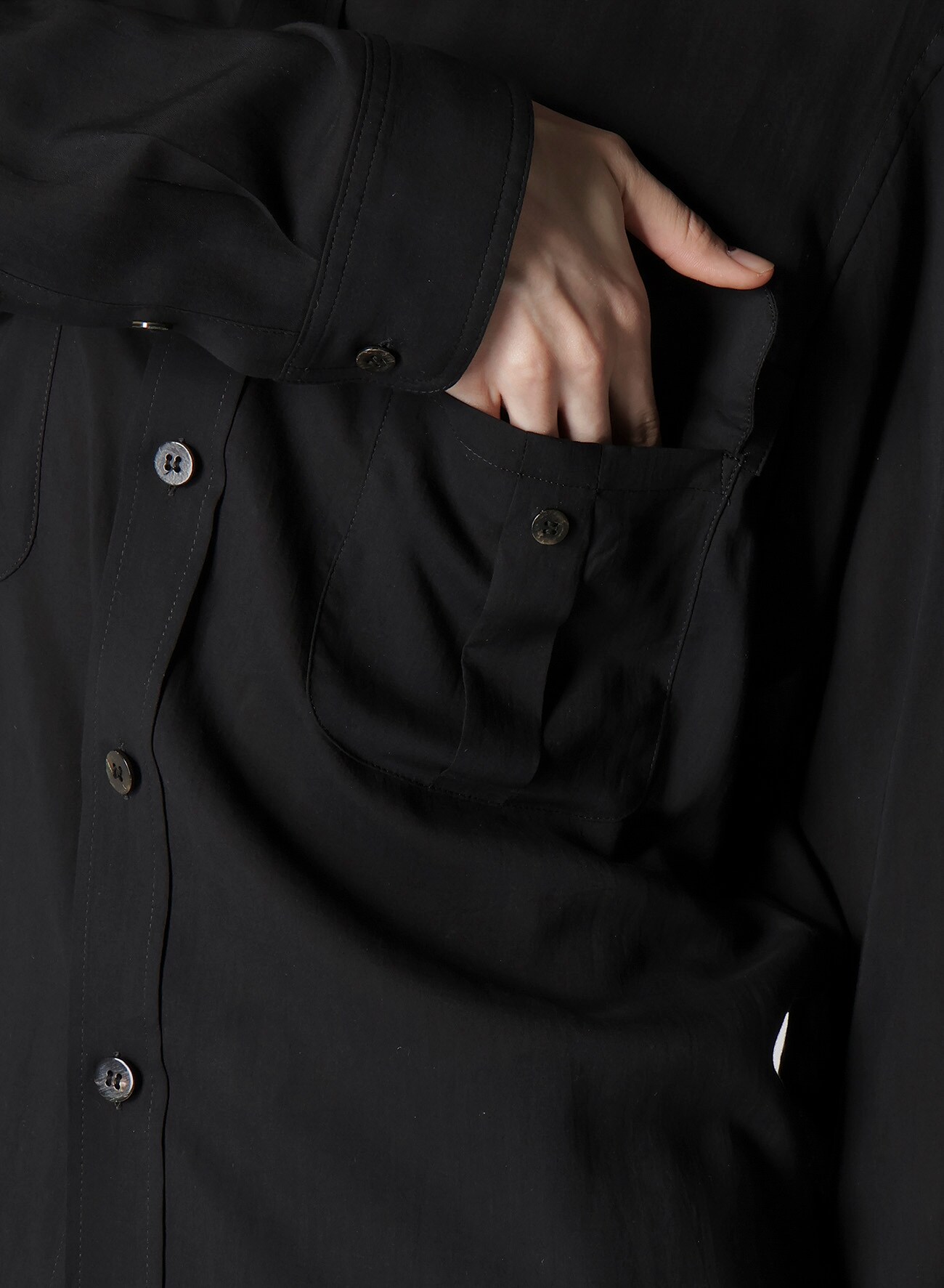 CELLULOSE LAWN DOUBLE-POCKET SHIRT(S Black): Soldes｜THE SHOP