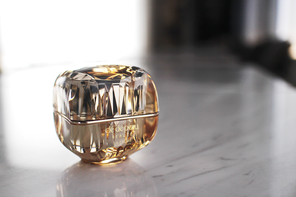 至上の輝きへの鍵。｜美とサイエンスを結集した、クレ・ド・ポー