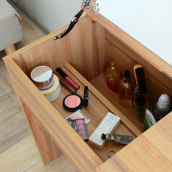 ドレッサーとデスクがひとつになった一台二役のドレッサーデスク(70