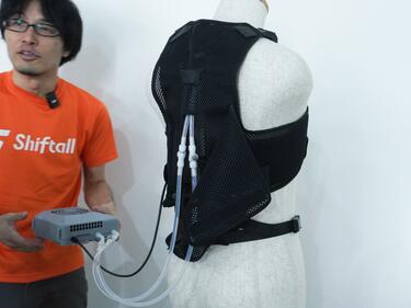 猛暑の救世主なるか。ペルチェ素子で水を冷却・循環、上半身全体を