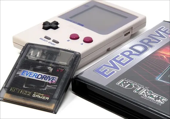 フラッシュカートリッジ「EverDrive-GB X7」のストア限定モデルを