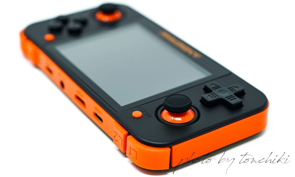 中華ゲーム機はここまで来た！「RG350」を実機レビュー、中級者向けの