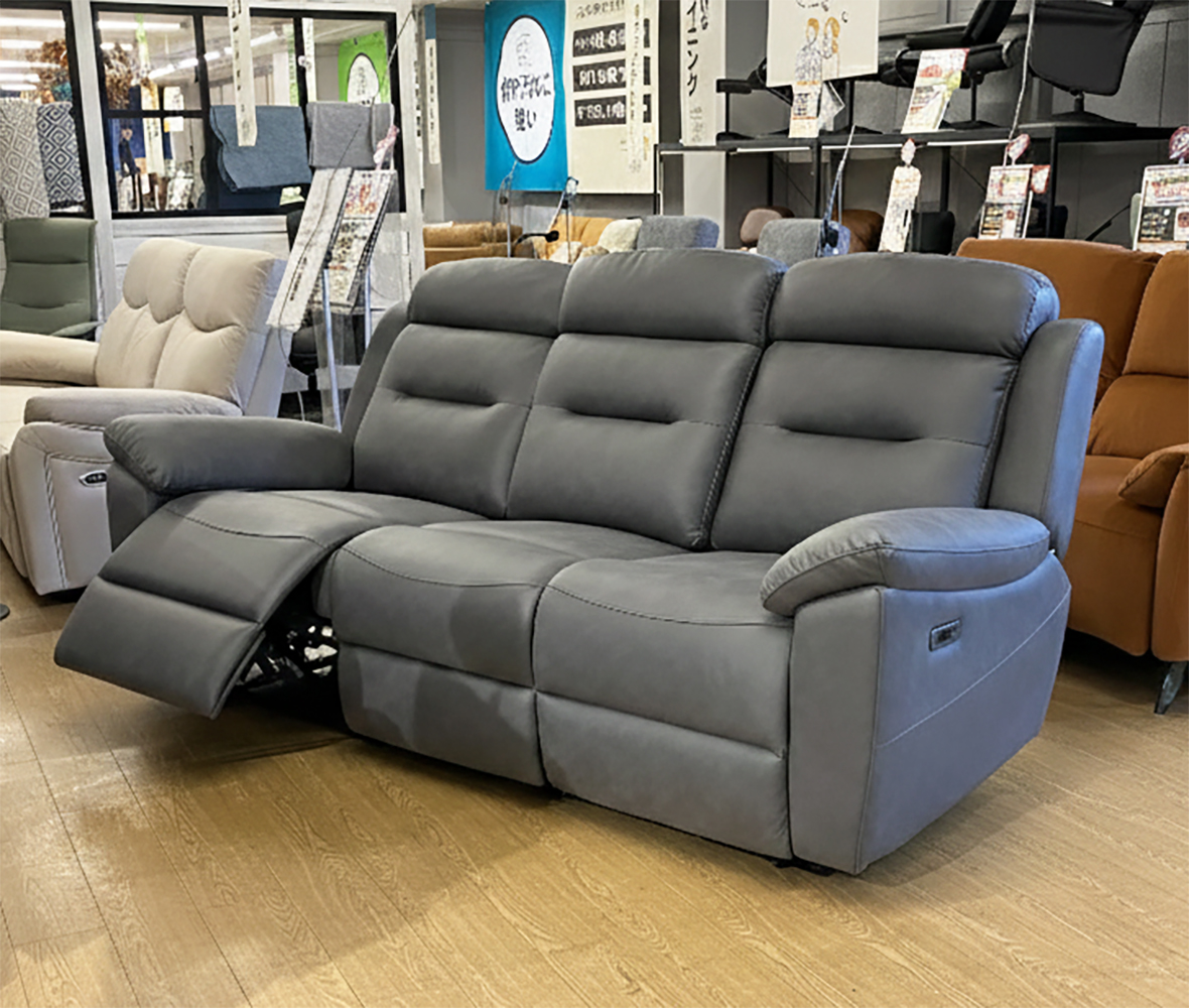 機能もデザインも◎ #くつろぎ電動リクライニングソファ。首元まで