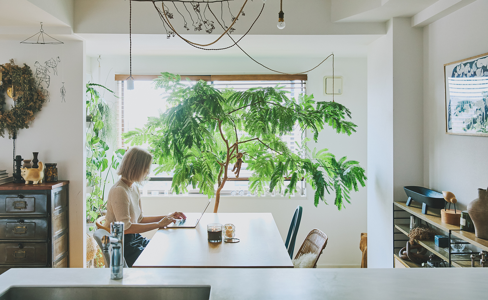 デンマークの暮らしに学ぶ、ほのかな灯りとアートに包まれる住まい