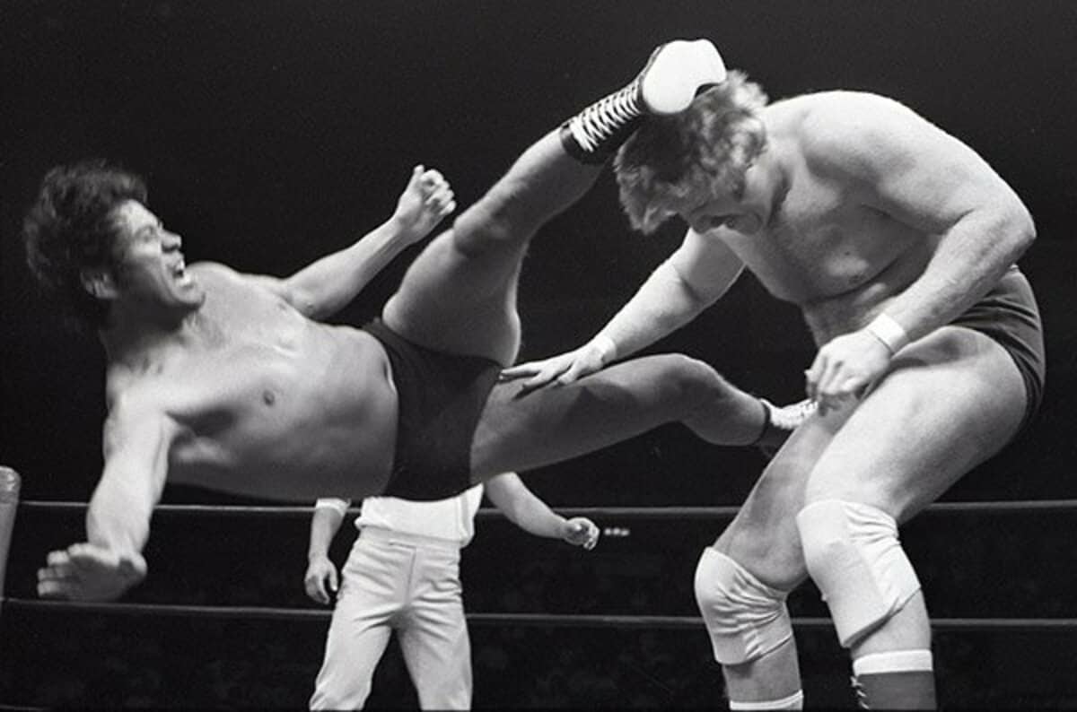 1ページ目】【プロレス蔵出し写真館】激レアな猪木の〝初期型延髄斬り