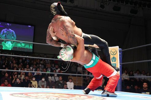 新日本】タイガーマスク 現役最後の〝祭典〟でマグヌスに快勝！ 引退前