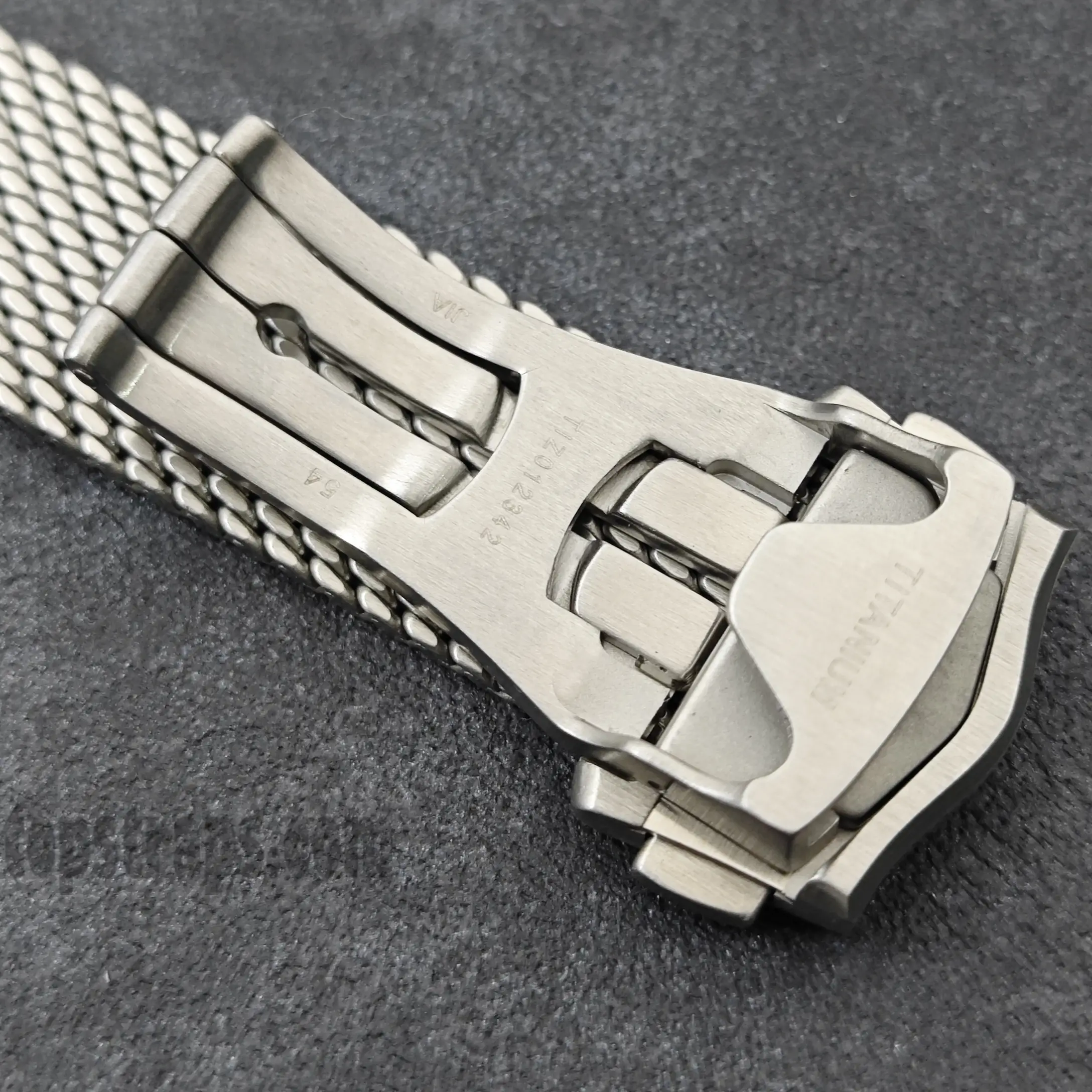 オメガ 007 ジェームズ・ボンド シーマスター 20mm用 ミラネーゼ