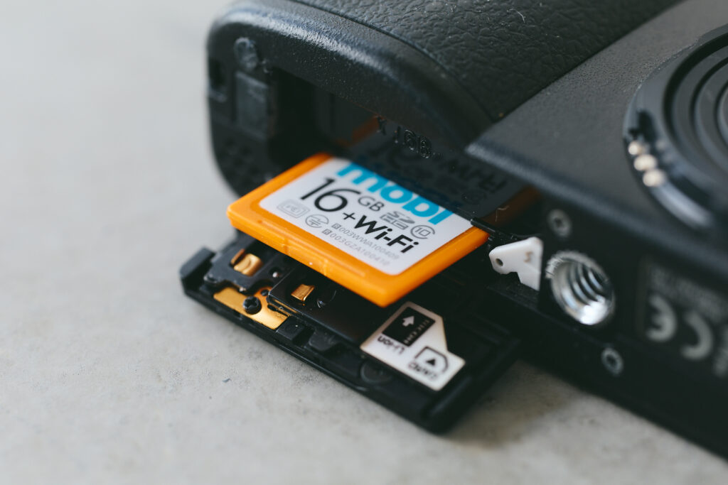 オールドコンデジがブームらしいので「RICOH GR DIGITAL II」を