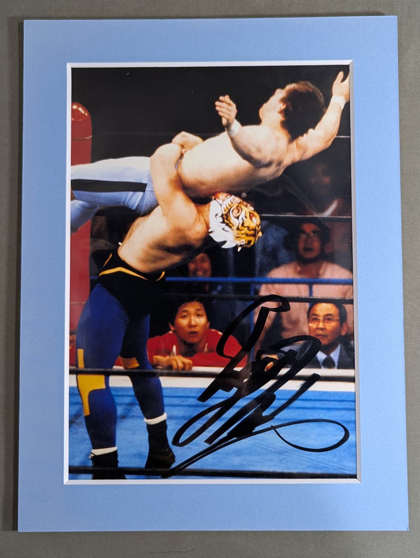 初代タイガーマスク 直筆サイン入り 写真パネル(ジャーマンスープ