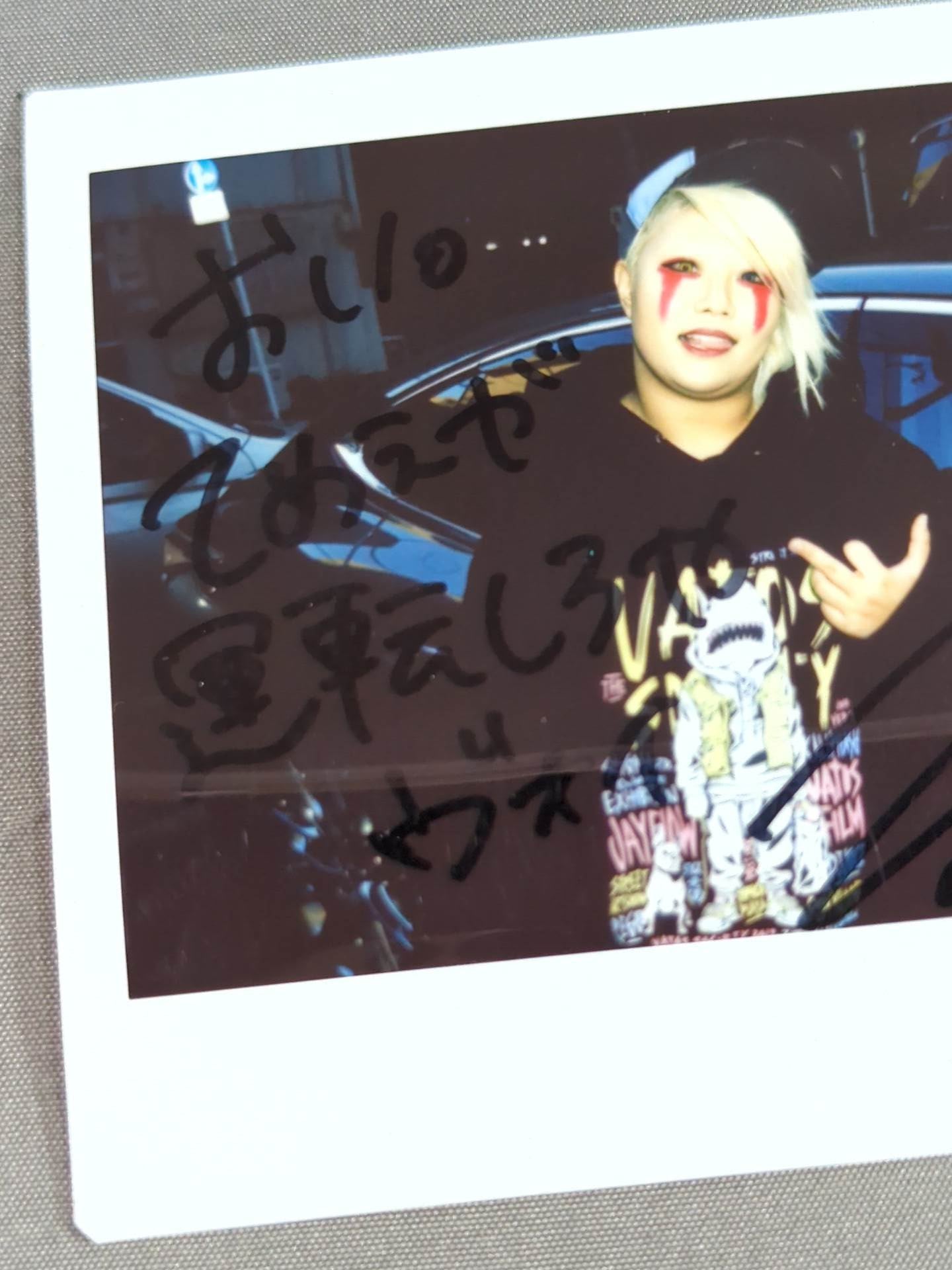 刀羅ナツコ 直筆サイン入りチェキ(C-2) – 闘道館