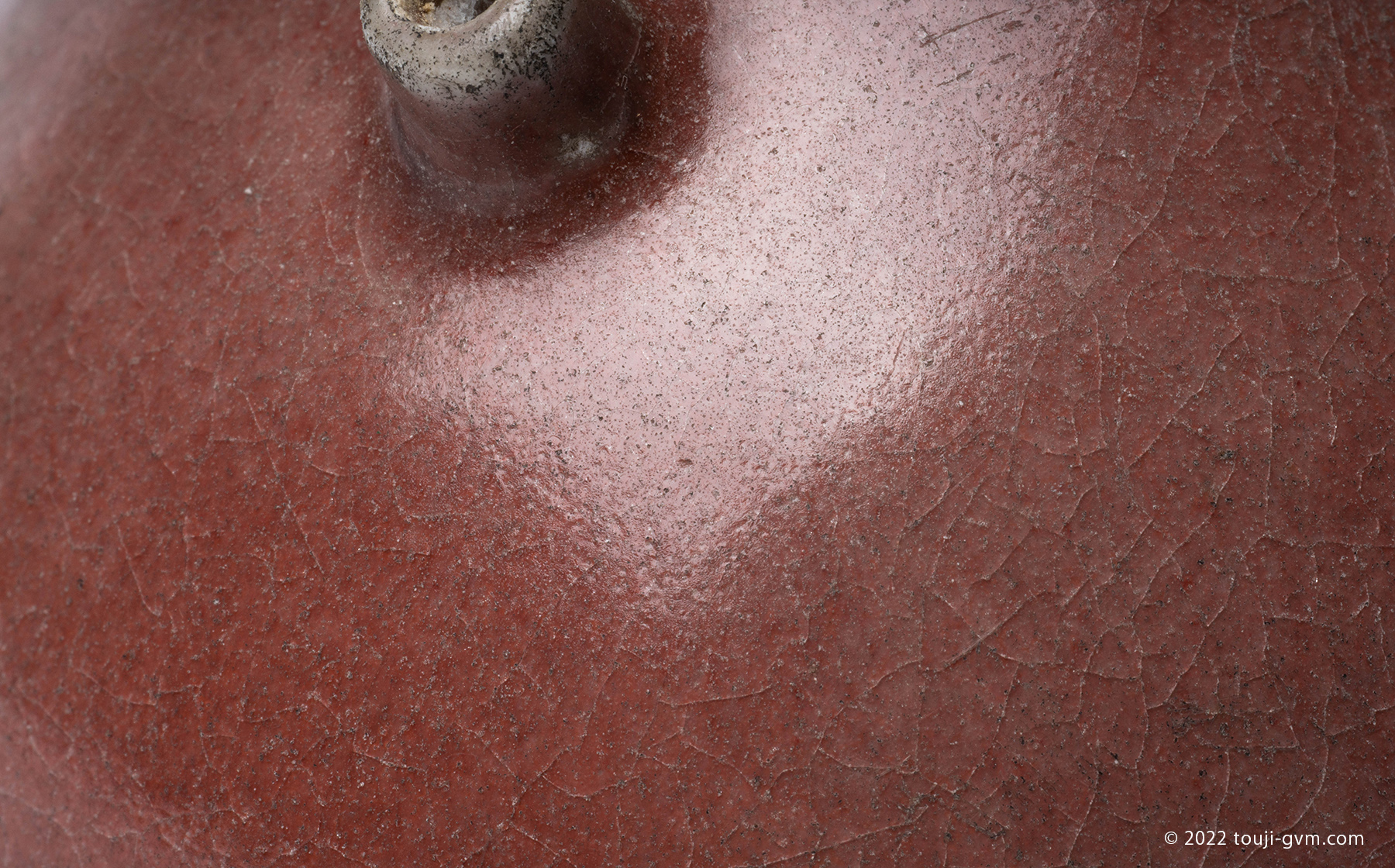 総辰砂桃形水滴 – Peach-Shaped Water Dropper | 陶磁オンライン美術館