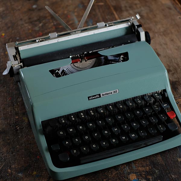OLIVETTI Lettera 32 タイプライター – zakka store towi