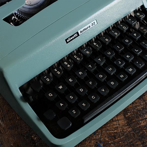 OLIVETTI Lettera 32 タイプライター – zakka store towi
