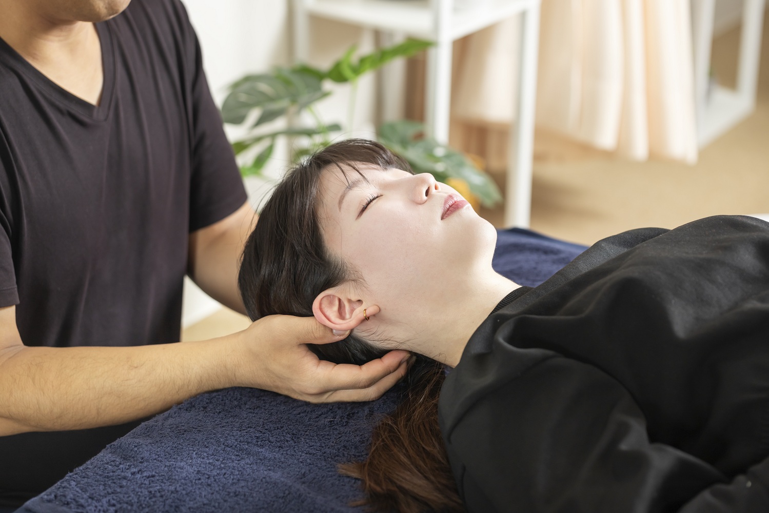 高岡市のカイロプラクティックのプロフェッショナル｜カイロ施術院らく