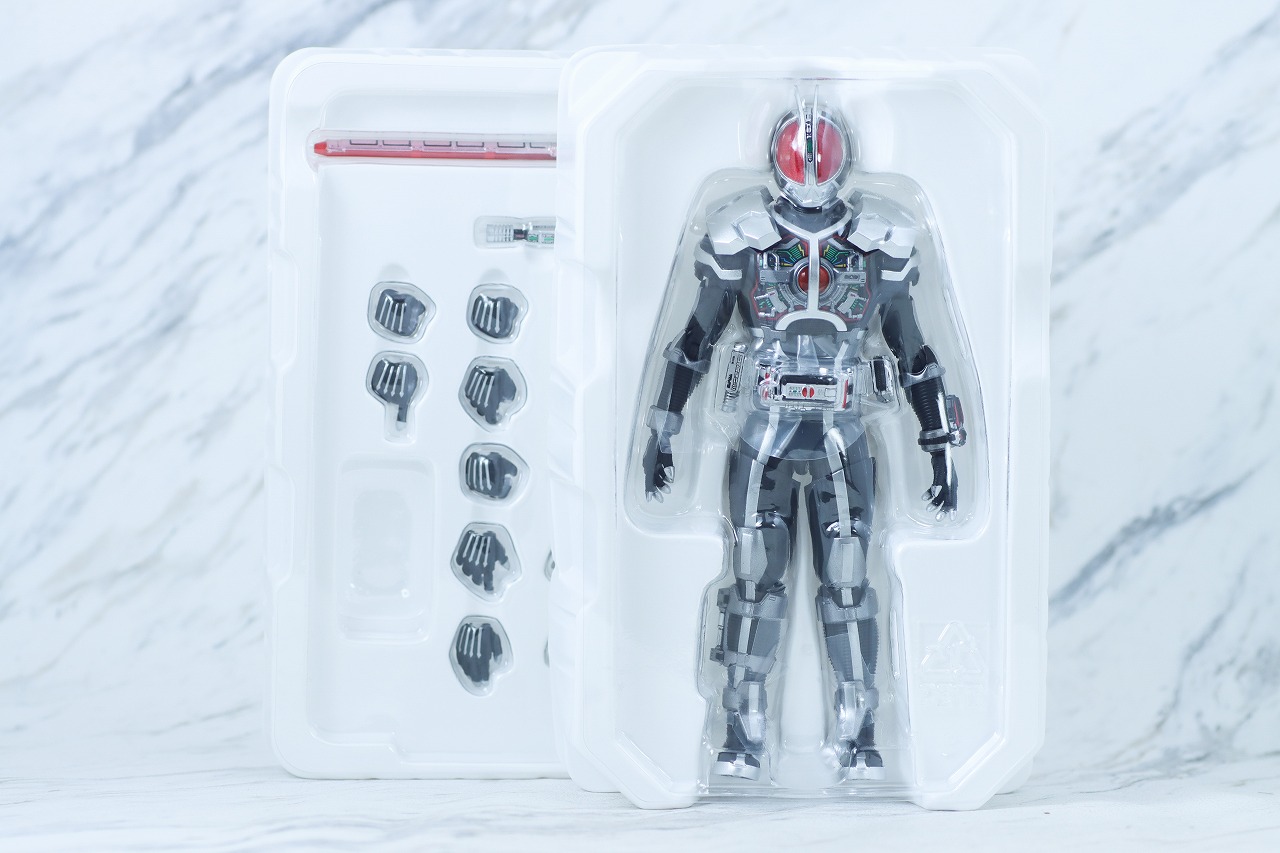 S.H.フィギュアーツ 真骨彫製法 仮面ライダーファイズ アクセル