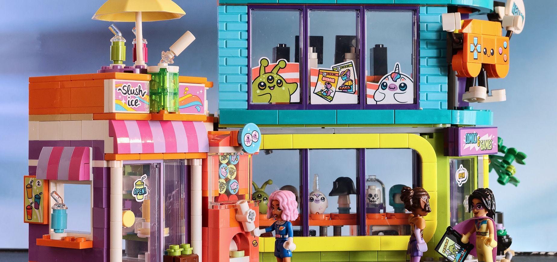 LEGO Friends Comic Book and Games Store Set (42674) review - Toy