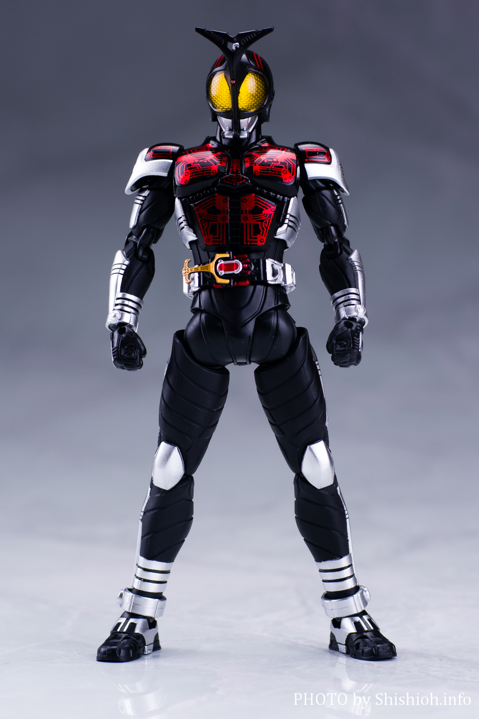 S.H.Figuarts（真骨彫製法）仮面ライダーダークカブト