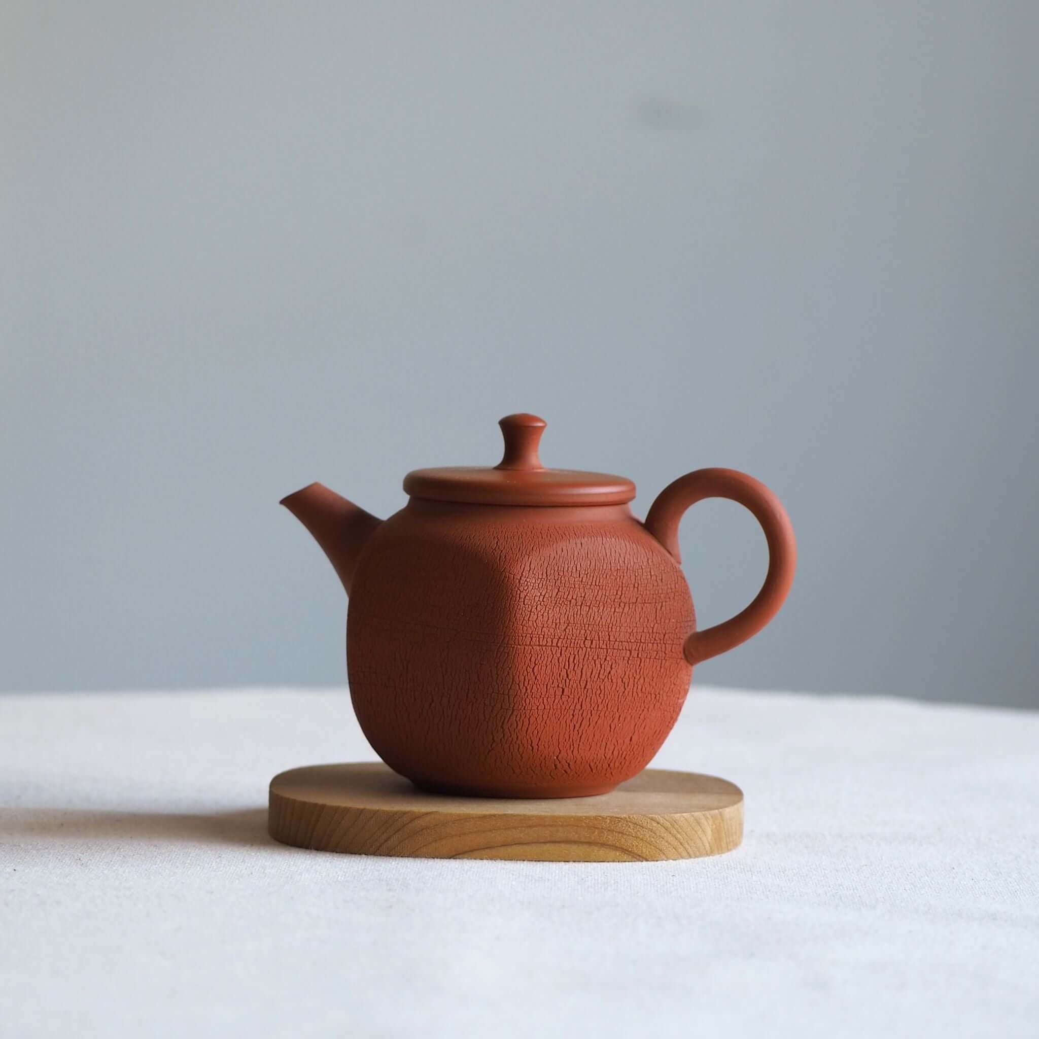 常滑焼 甚秋陶苑(伊藤成二)作 朱泥嵐絞り茶壺 [東山堂煎茶器店